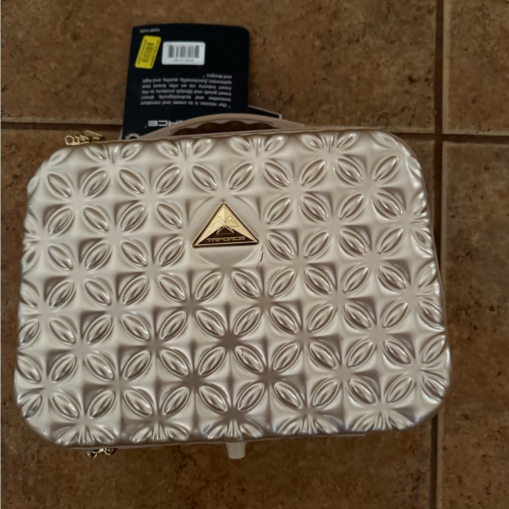 Triforce Gold hardback Travel case